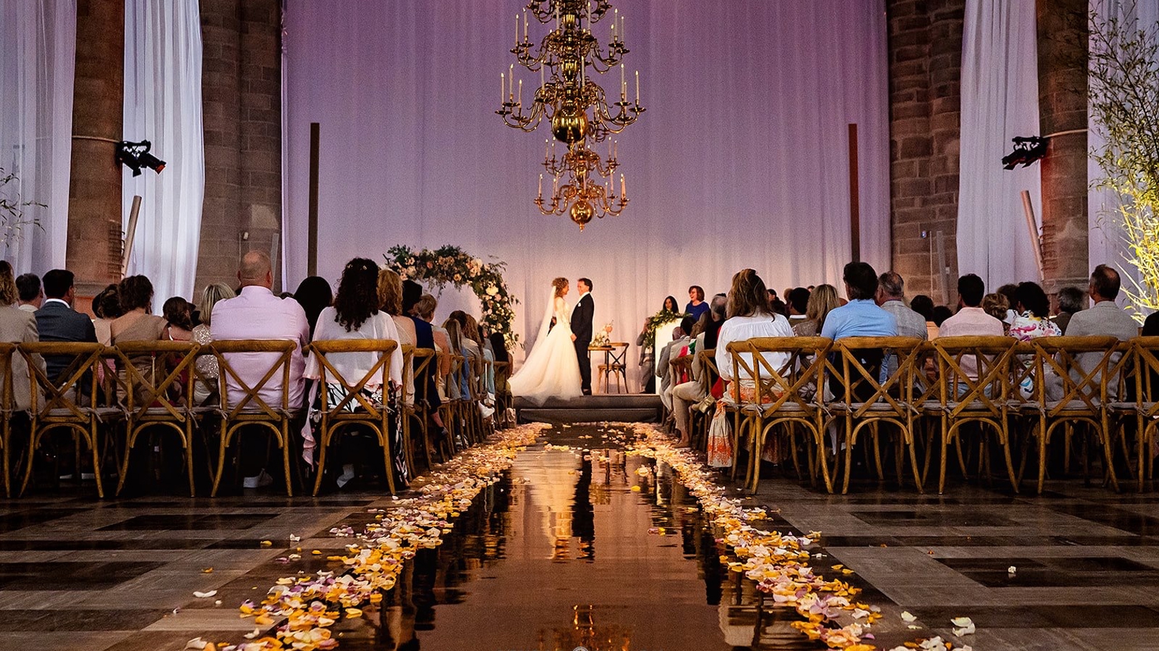 Persoonlijke ceremonie van Steffie & Leonard – weddingplanner creëert een intieme en stijlvolle sfeer
