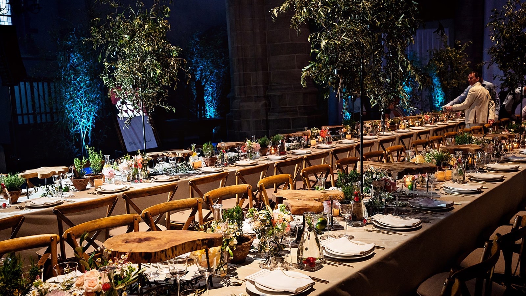 Elegant taartmoment tijdens de luxury wedding van Steffie & Leonard – weddingplanning tot in de puntjes geregeld