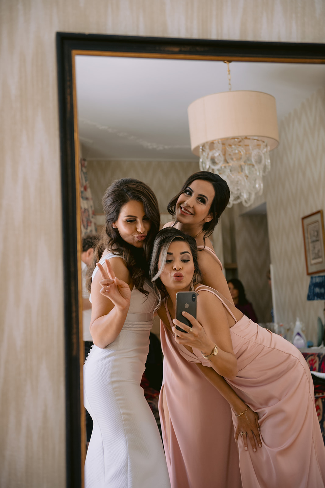 Say Cheese’ moment op Landgoed Het Roode Koper in Ermelo – vastgelegd tijdens een high end bruiloft door een exclusieve weddingplanner