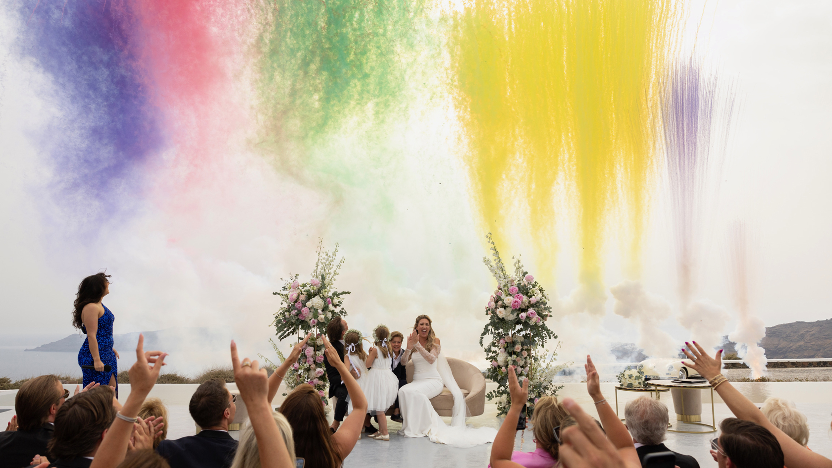 Dagkleuren en vuurwerk bij de luxe bruiloft van Bo Wilkes & Paul Hinfelaar in Griekenland – weddingplanning door Wiesje Lifetime Events