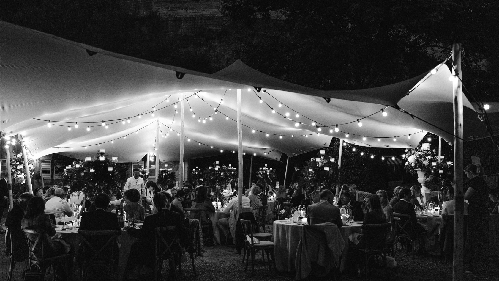 Luxe buitenlocatie voor de bruiloft van Lieselotte & Michiel – stijlvol ingericht voor hun huwelijksdag, verzorgd door weddingplanner in Nederland