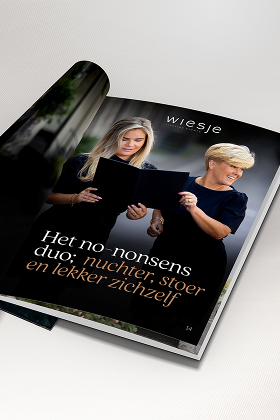 Wiesje Hallewas en collega Tamara – het no-nonsense duo dat bekendstaat als nuchter, stoer en zichzelf, award-winning wedding- en eventplanners.